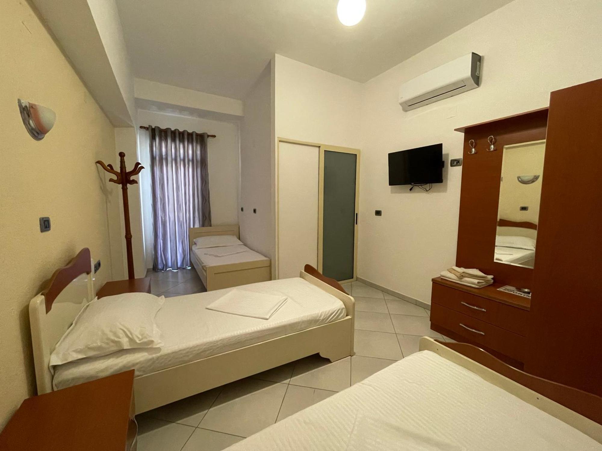 Hotel Latifi Gramsh Zewnętrze zdjęcie