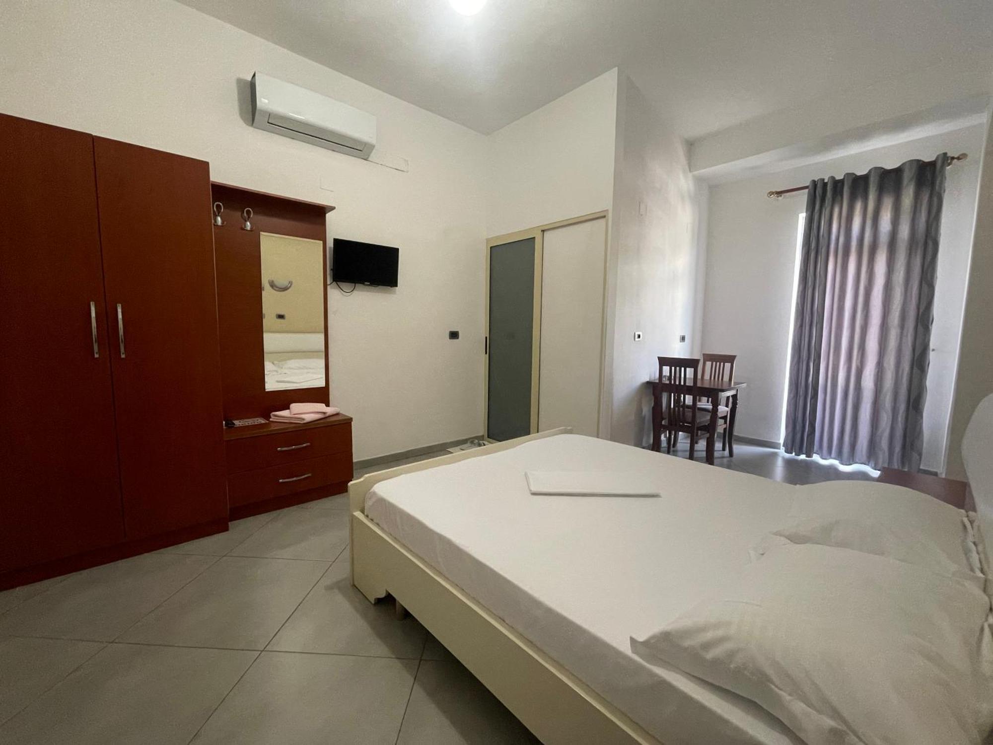 Hotel Latifi Gramsh Zewnętrze zdjęcie