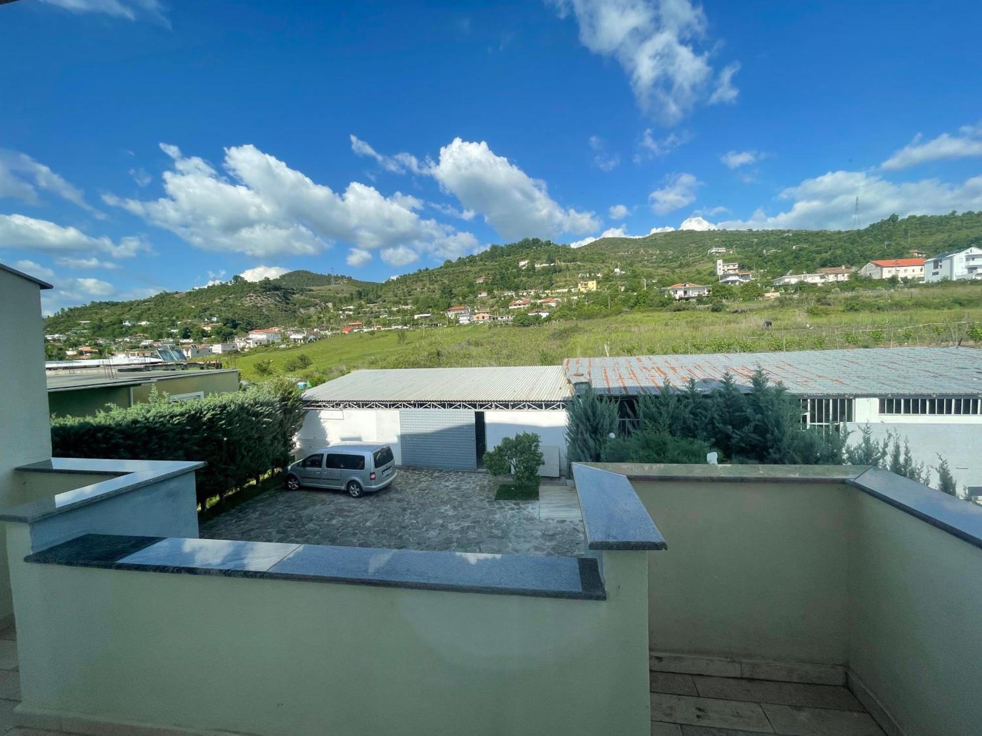 Hotel Latifi Gramsh Zewnętrze zdjęcie