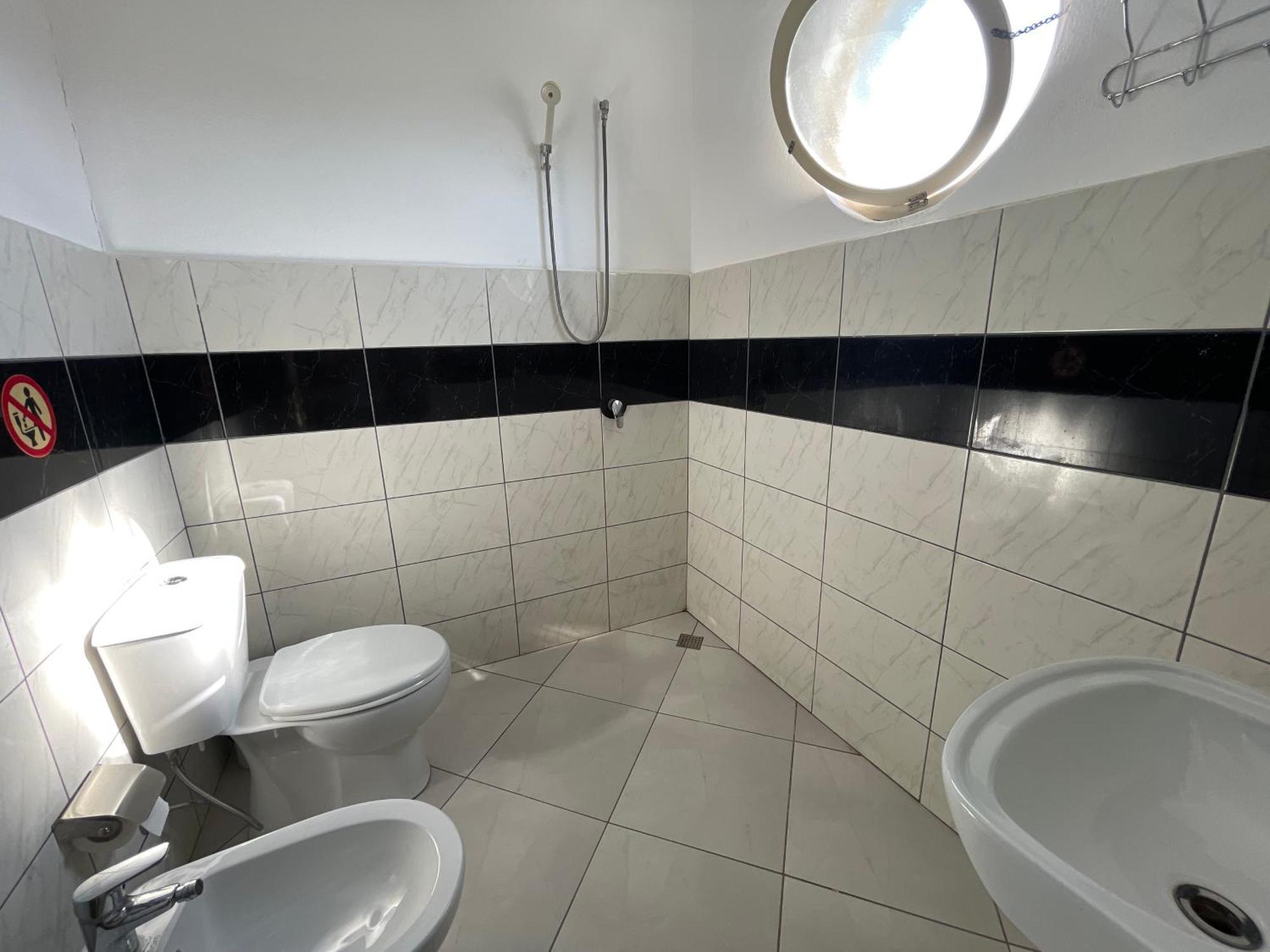 Hotel Latifi Gramsh Zewnętrze zdjęcie