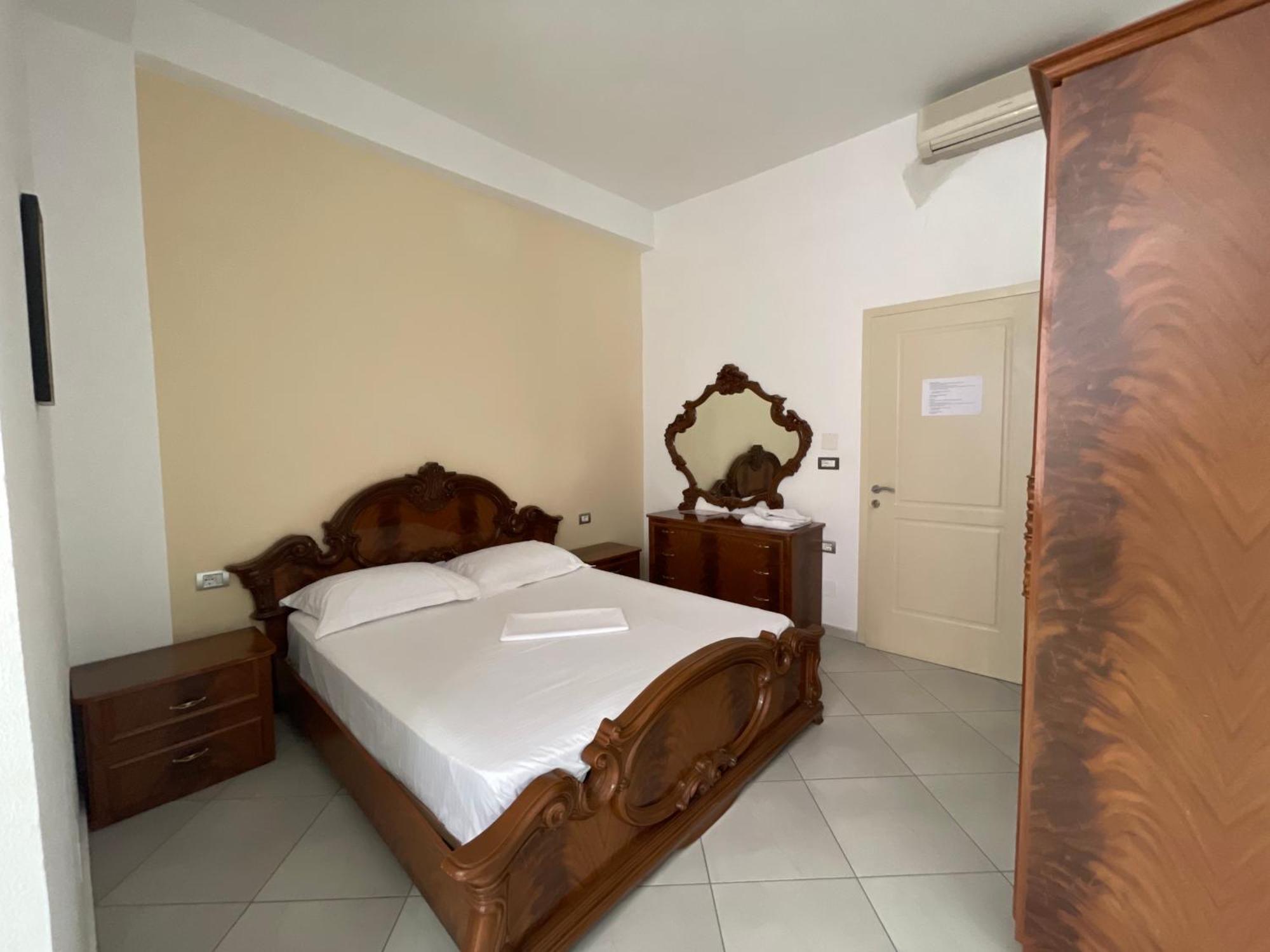 Hotel Latifi Gramsh Zewnętrze zdjęcie
