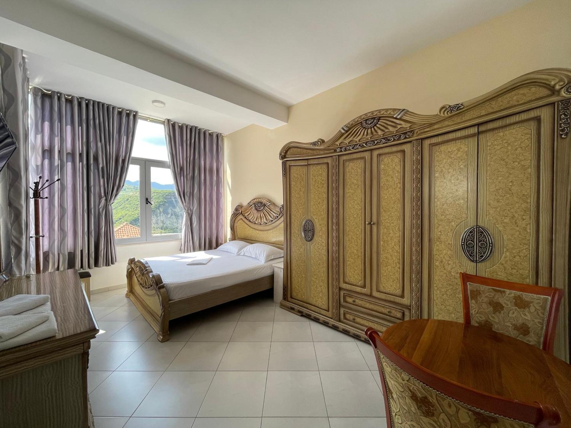 Hotel Latifi Gramsh Zewnętrze zdjęcie