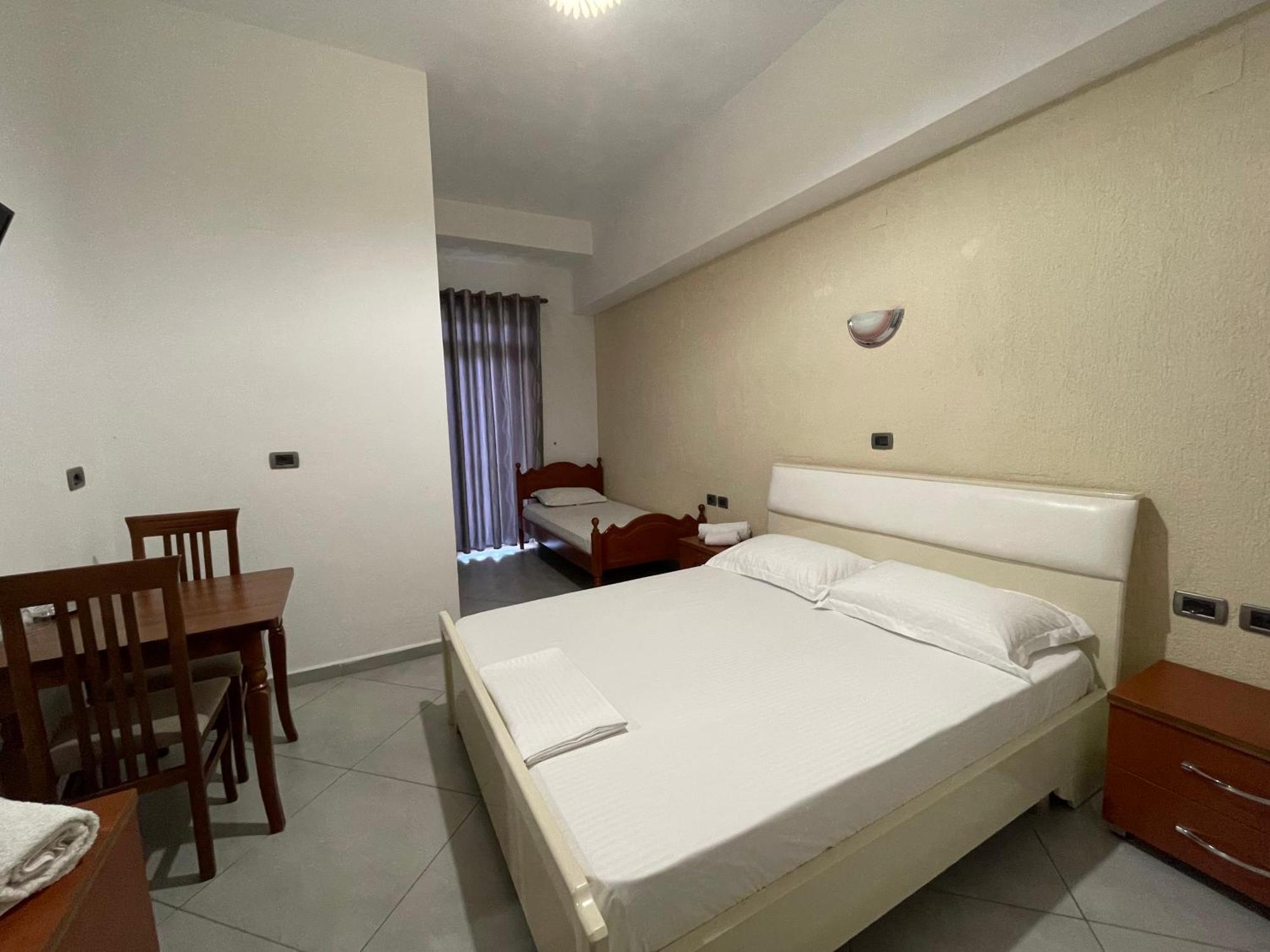 Hotel Latifi Gramsh Zewnętrze zdjęcie