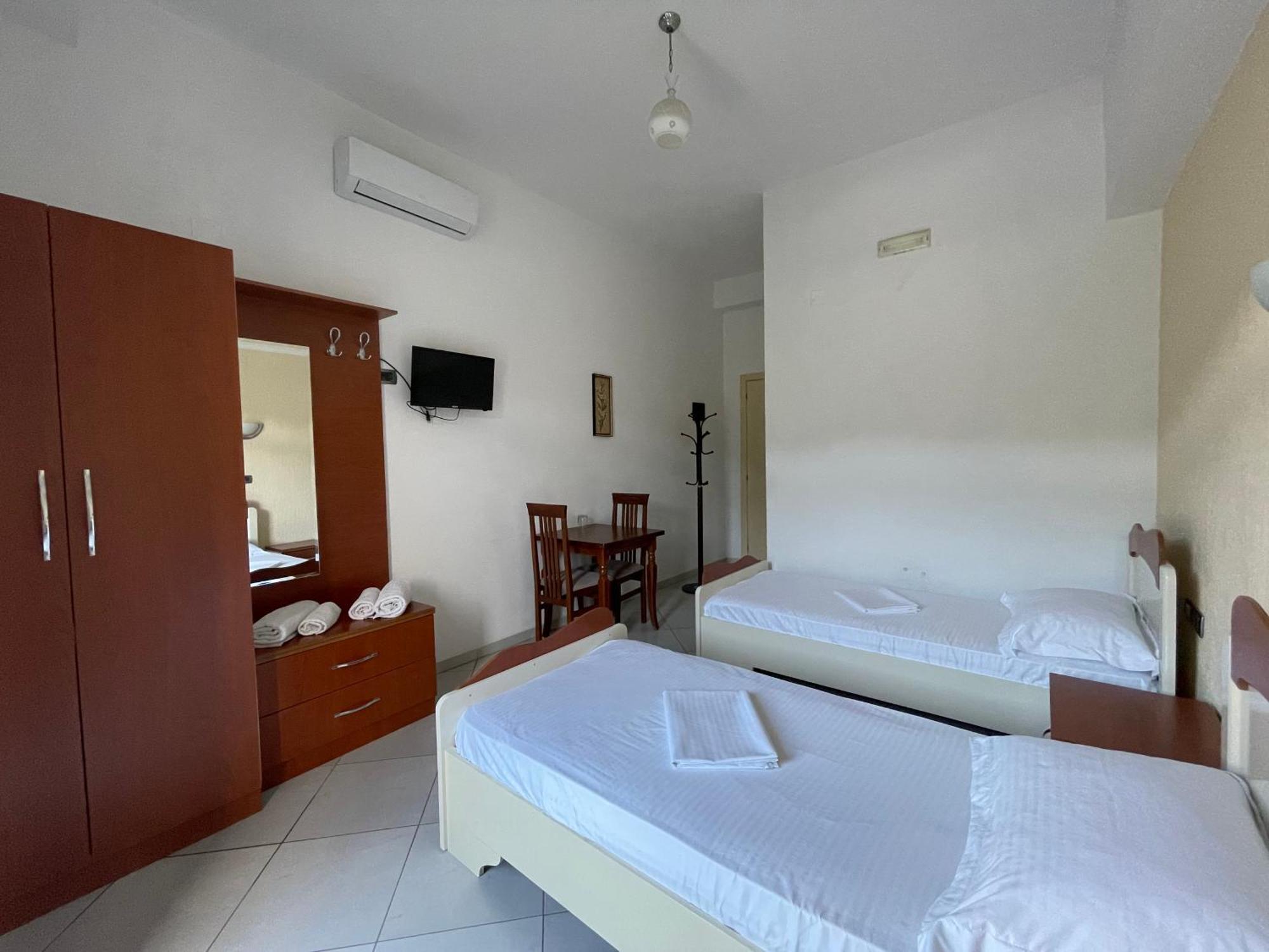 Hotel Latifi Gramsh Zewnętrze zdjęcie