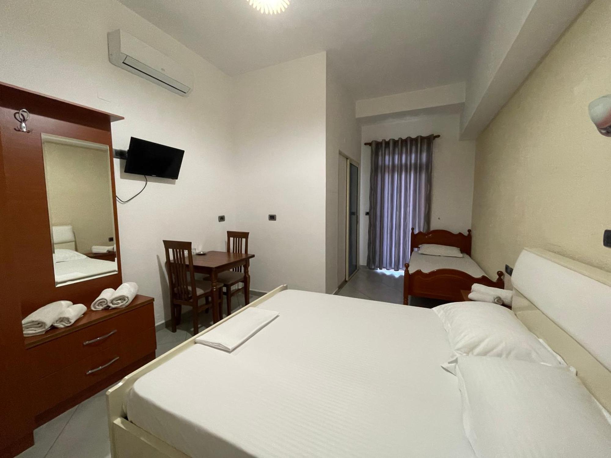 Hotel Latifi Gramsh Zewnętrze zdjęcie