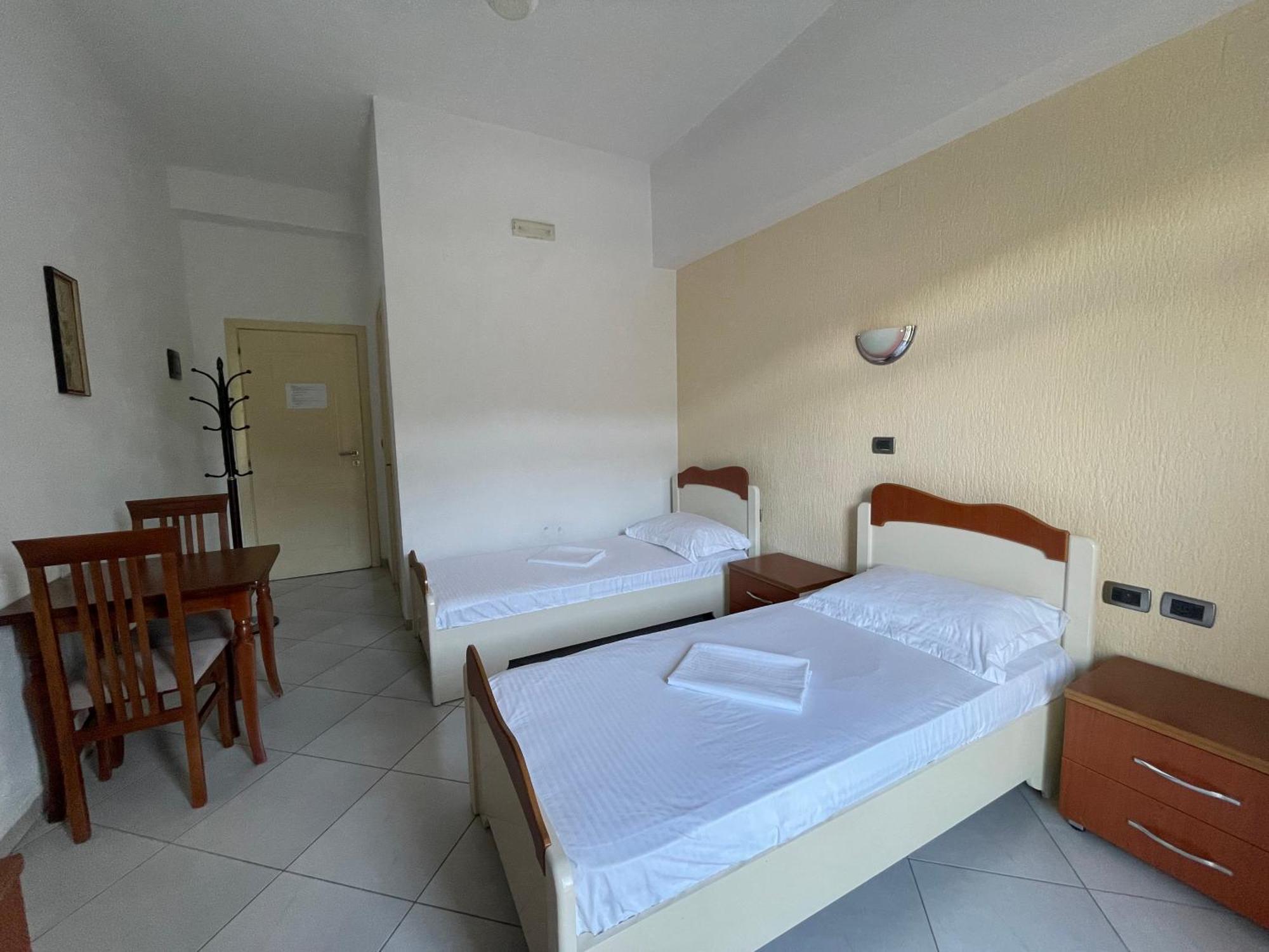 Hotel Latifi Gramsh Zewnętrze zdjęcie
