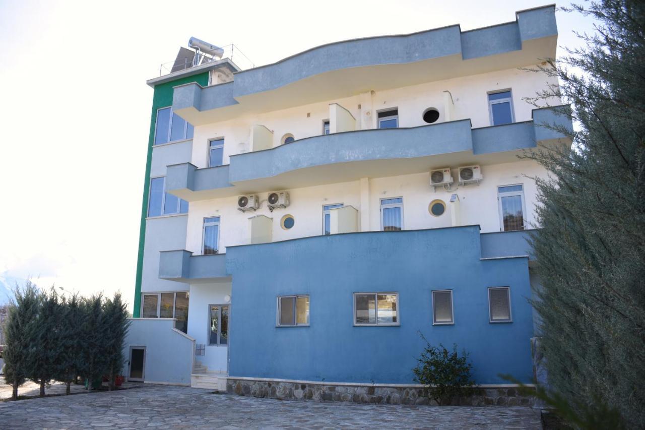 Hotel Latifi Gramsh Zewnętrze zdjęcie