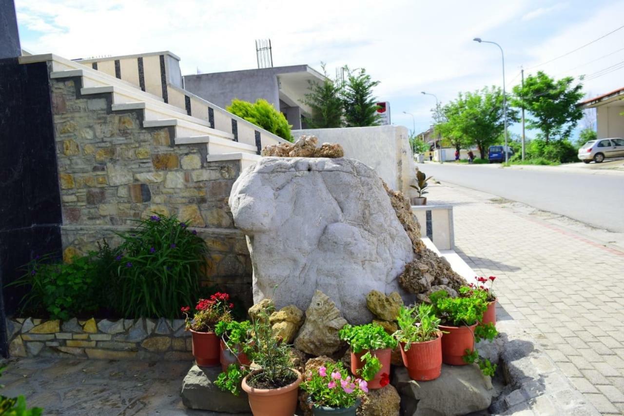 Hotel Latifi Gramsh Zewnętrze zdjęcie